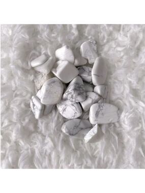 23 Small Howlite‎ Healing Crystals in Good Condition